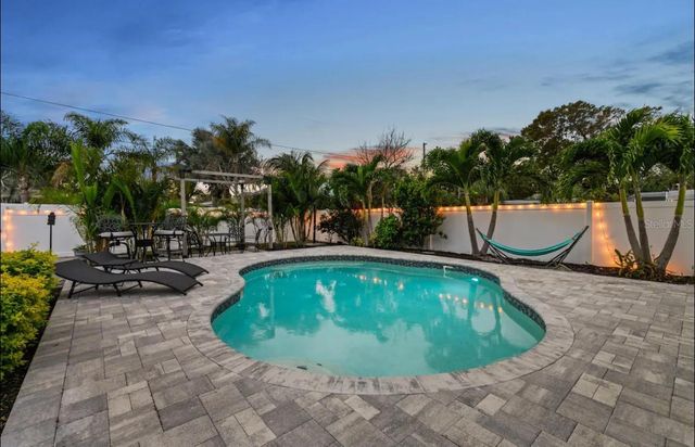 6650 4TH AVENUE N, St Petersburg, FL 33710