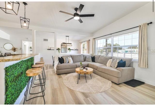 6650 4TH AVENUE N, St Petersburg, FL 33710