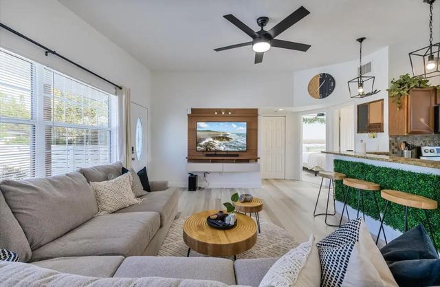 6650 4TH AVENUE N, St Petersburg, FL 33710