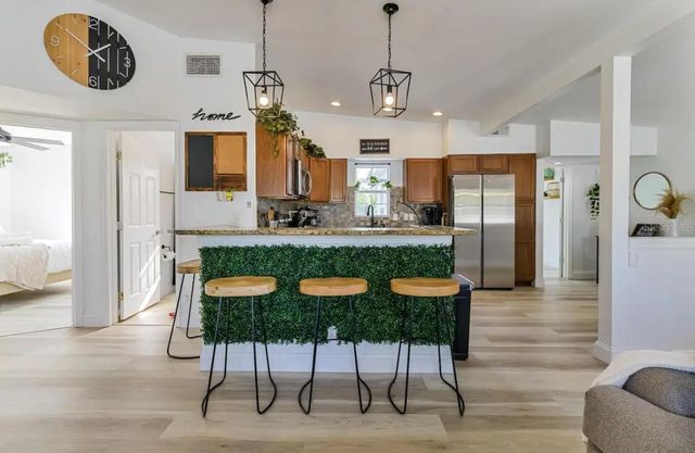 6650 4TH AVENUE N, St Petersburg, FL 33710