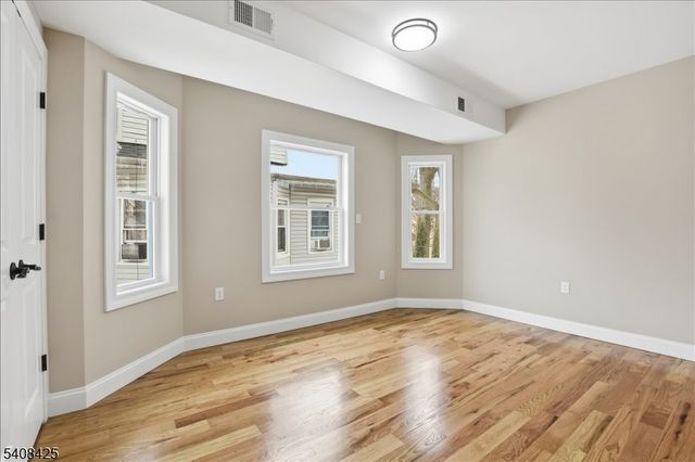 16 White Ter, Newark City, NJ 07108