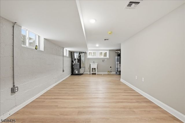 16 White Ter, Newark City, NJ 07108