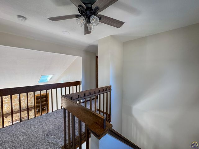 5725 SW Quail Cove CIR, Topeka, KS 66614