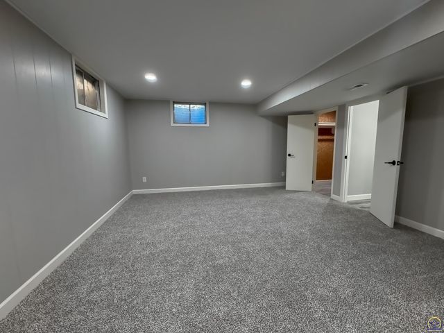 5725 SW Quail Cove CIR, Topeka, KS 66614