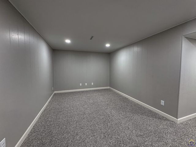 5725 SW Quail Cove CIR, Topeka, KS 66614