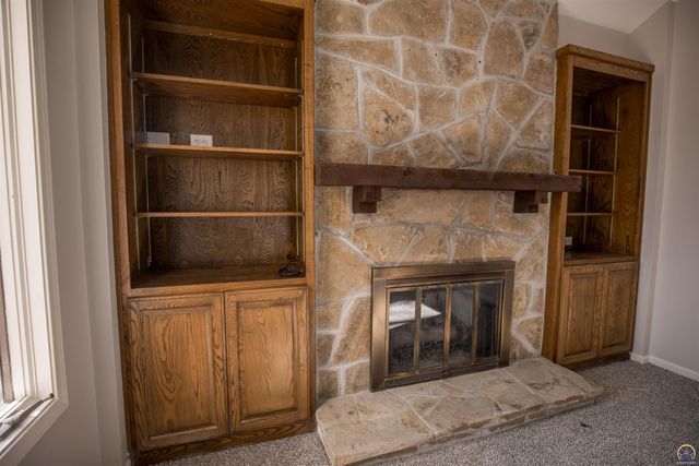 5725 SW Quail Cove CIR, Topeka, KS 66614