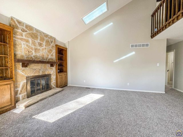 5725 SW Quail Cove CIR, Topeka, KS 66614