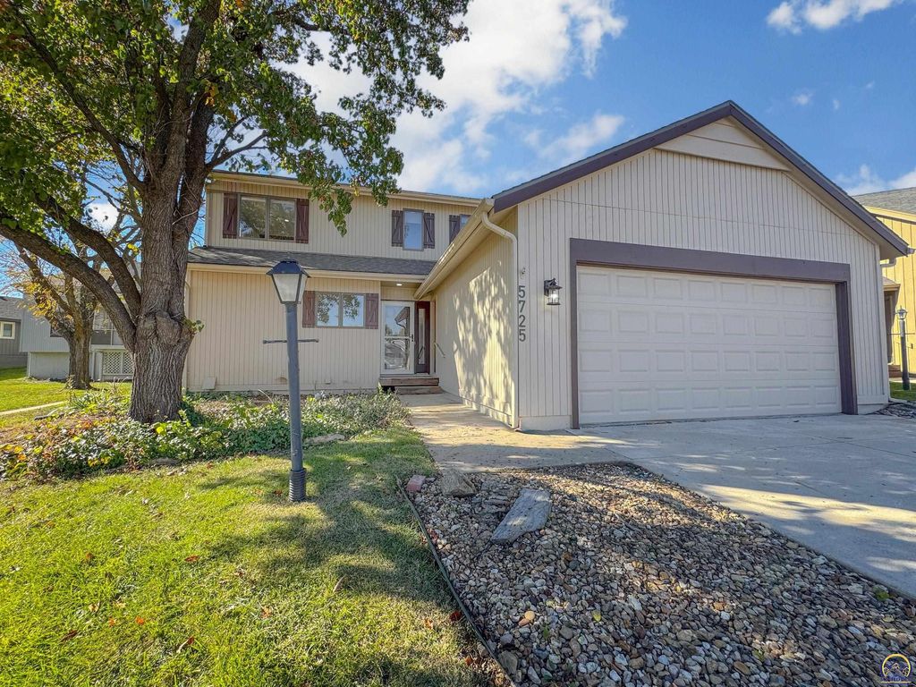 5725 SW Quail Cove CIR, Topeka, KS 66614