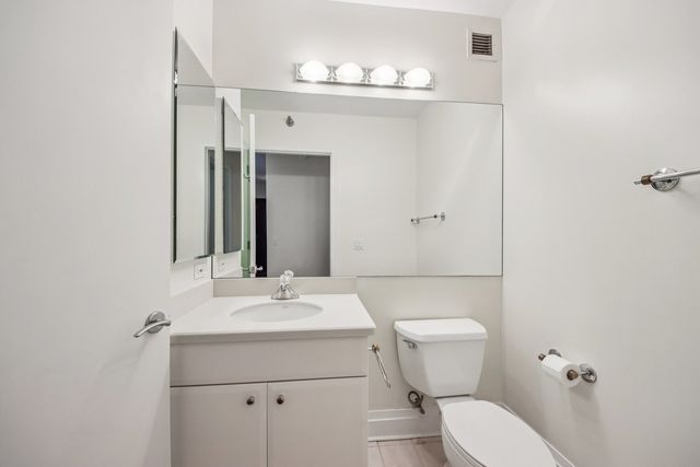 33 W Ontario Street 25H, Chicago, IL 60654