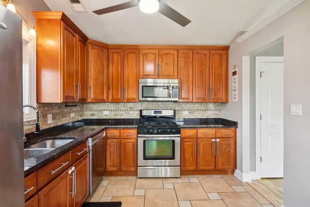 8218 Cobblestone Drive 3D, Palos Hills, IL 60465