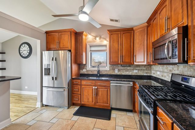 8218 Cobblestone Drive 3D, Palos Hills, IL 60465