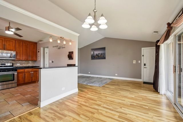8218 Cobblestone Drive 3D, Palos Hills, IL 60465