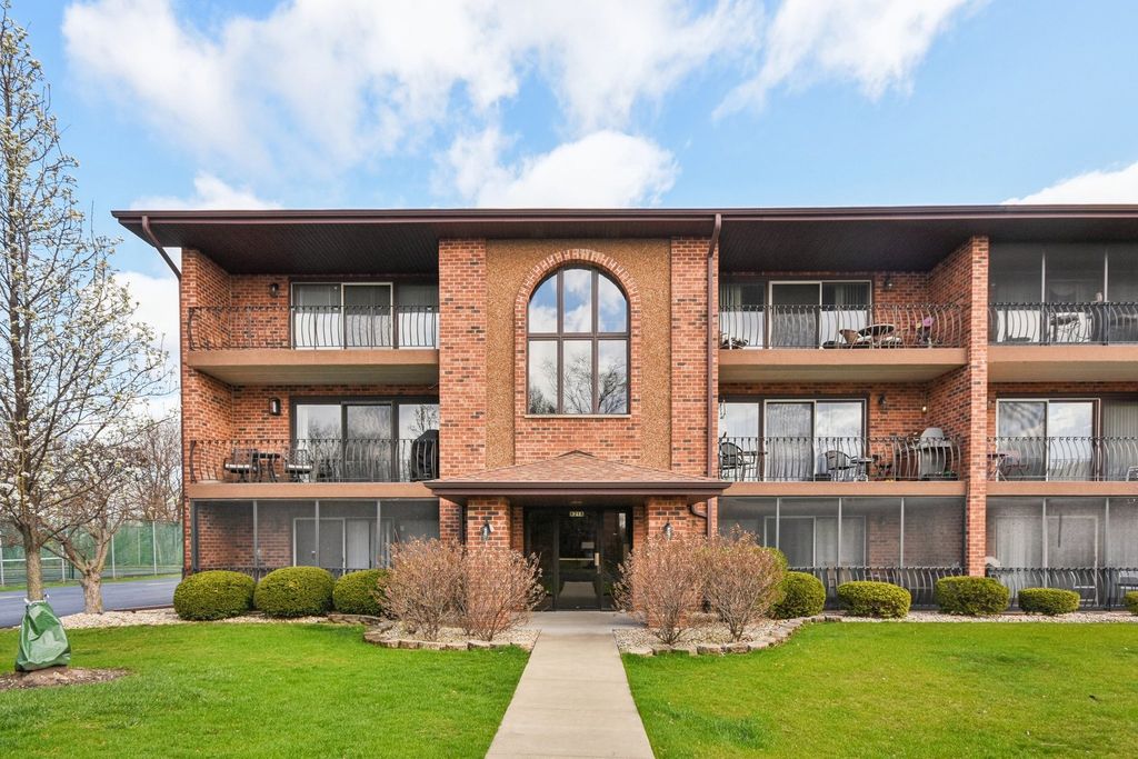 8218 Cobblestone Drive 3D, Palos Hills, IL 60465
