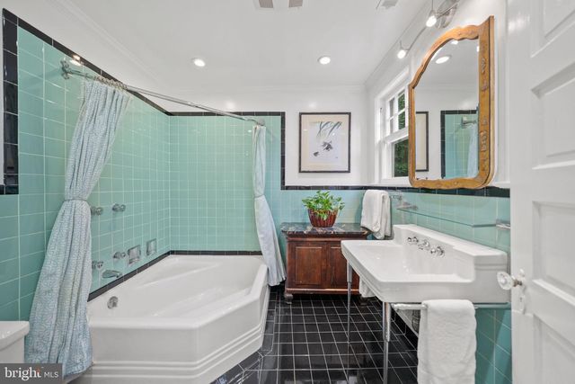 702 SLIGO CREEK PKWY, Takoma Park, MD 20912