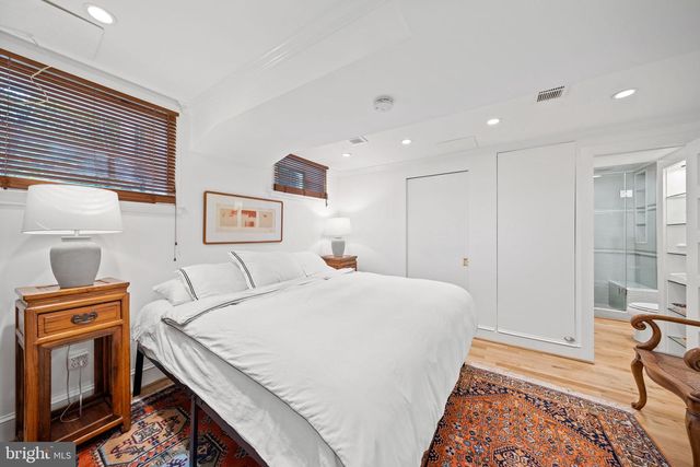 702 SLIGO CREEK PKWY, Takoma Park, MD 20912