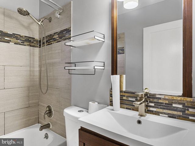 916 HIGHVIEW DR, Capitol Heights, MD 20743