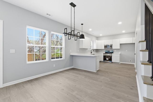 2722B Mossdale Dr, Nashville, TN 37217