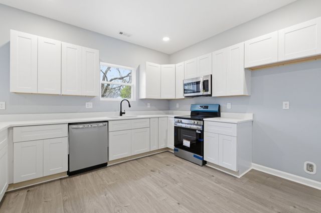 2722B Mossdale Dr, Nashville, TN 37217