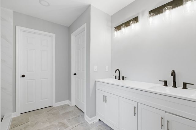 2722B Mossdale Dr, Nashville, TN 37217