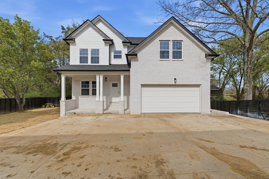 2722B Mossdale Dr, Nashville, TN 37217