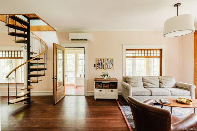 4 1st Street, Other, NY 12033