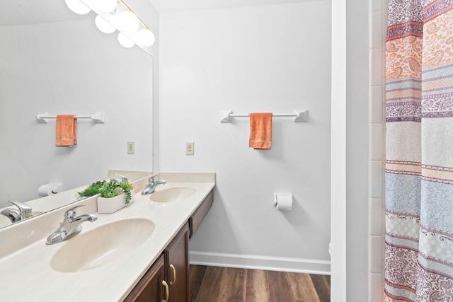 650 Dundee LANE, Hartland, WI 53029