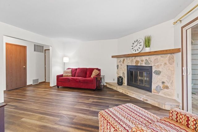 650 Dundee LANE, Hartland, WI 53029