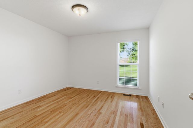 235 Osprey Dr, Gallatin, TN 37066
