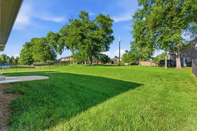 235 Osprey Dr, Gallatin, TN 37066