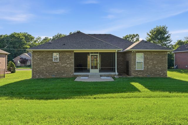 235 Osprey Dr, Gallatin, TN 37066