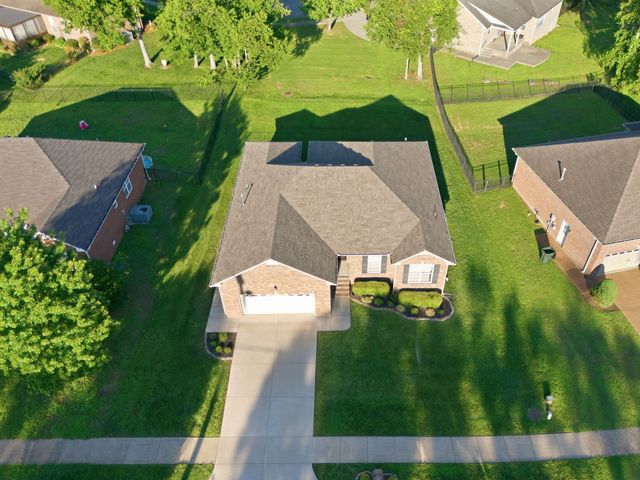 235 Osprey Dr, Gallatin, TN 37066