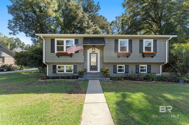 698 Cedar Avenue, Fairhope, AL 36532
