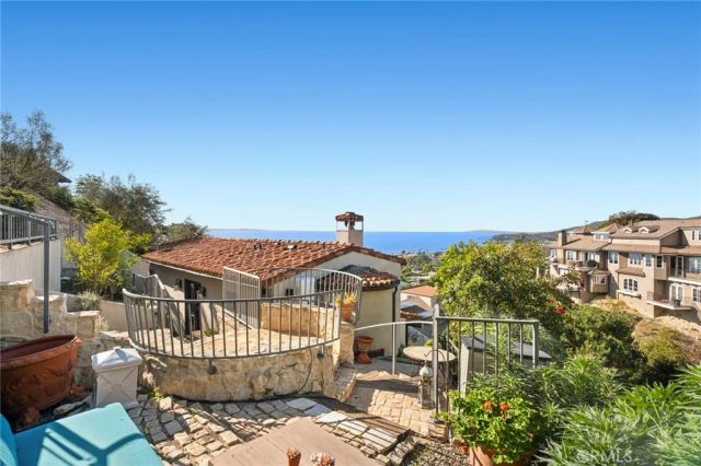 2100 Crestview Drive, Laguna Beach, CA 92651