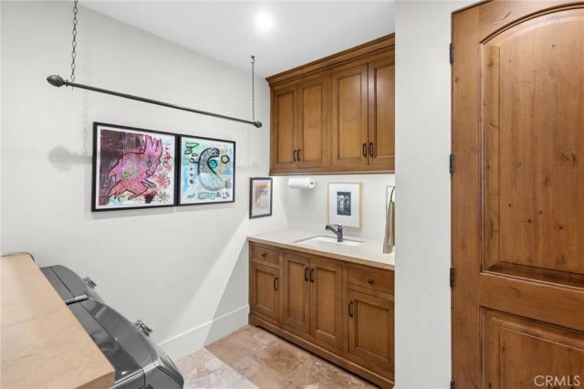 2100 Crestview Drive, Laguna Beach, CA 92651