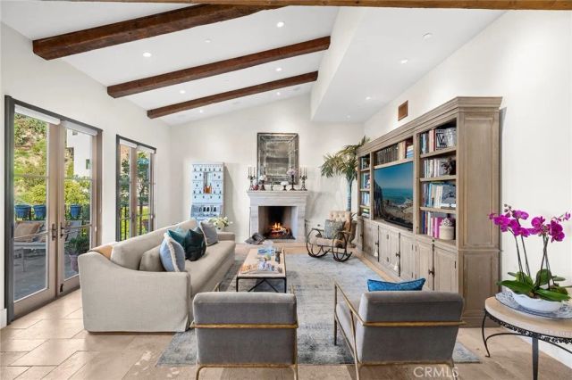 2100 Crestview Drive, Laguna Beach, CA 92651