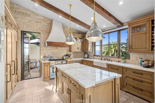 2100 Crestview Drive, Laguna Beach, CA 92651