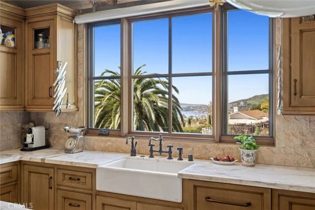 2100 Crestview Drive, Laguna Beach, CA 92651