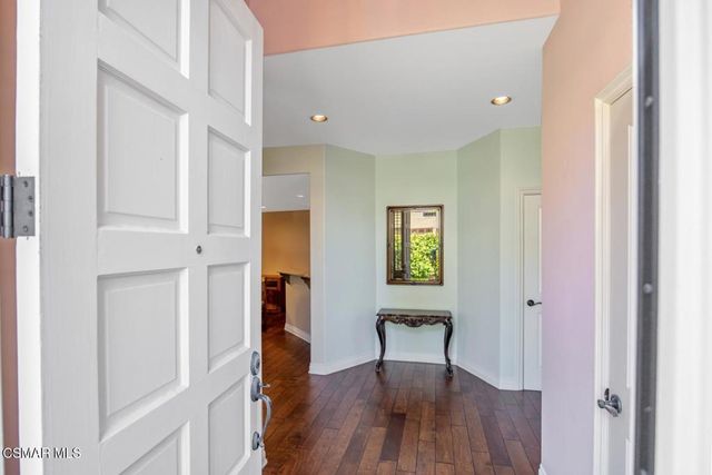 23056 Park Privado, Calabasas, CA 91302