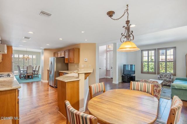 23056 Park Privado, Calabasas, CA 91302