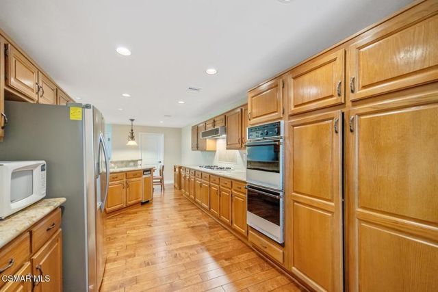 23056 Park Privado, Calabasas, CA 91302