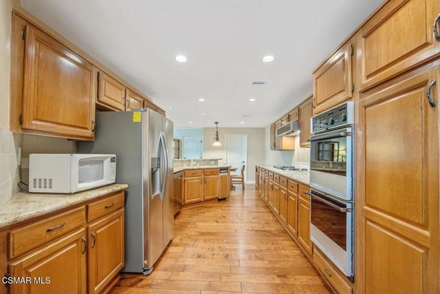 23056 Park Privado, Calabasas, CA 91302