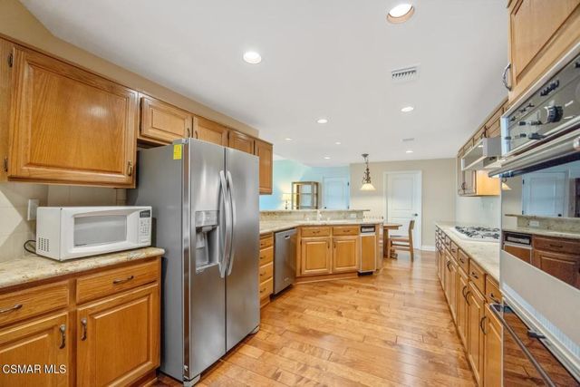 23056 Park Privado, Calabasas, CA 91302