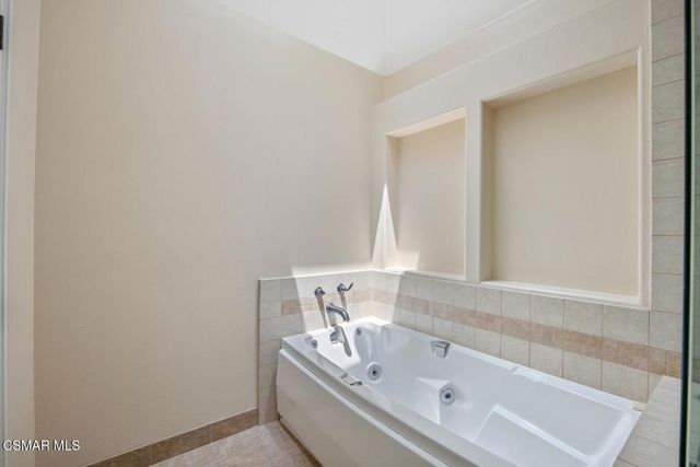 23056 Park Privado, Calabasas, CA 91302