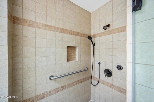 23056 Park Privado, Calabasas, CA 91302