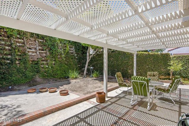 23056 Park Privado, Calabasas, CA 91302