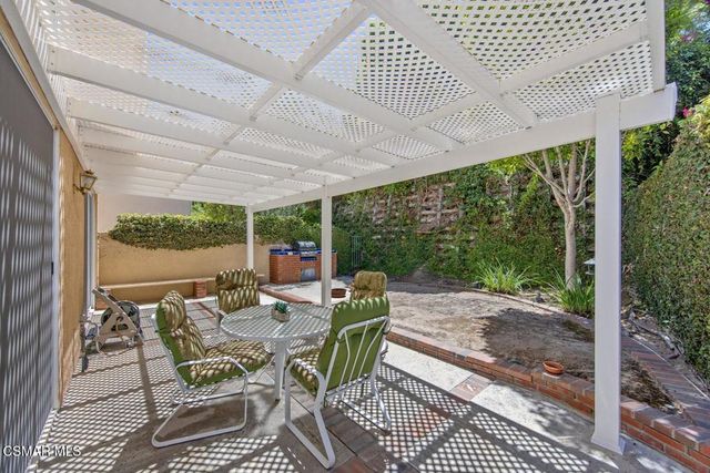 23056 Park Privado, Calabasas, CA 91302
