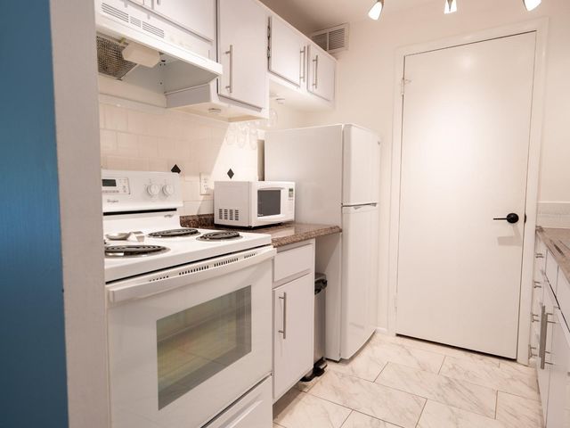 3255 BENEVA ROAD 201, Sarasota, FL 34232