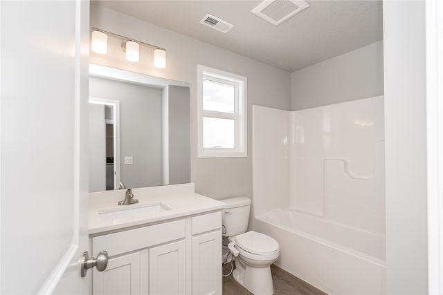 1402 NW Reinhart Drive, Ankeny, IA 50023