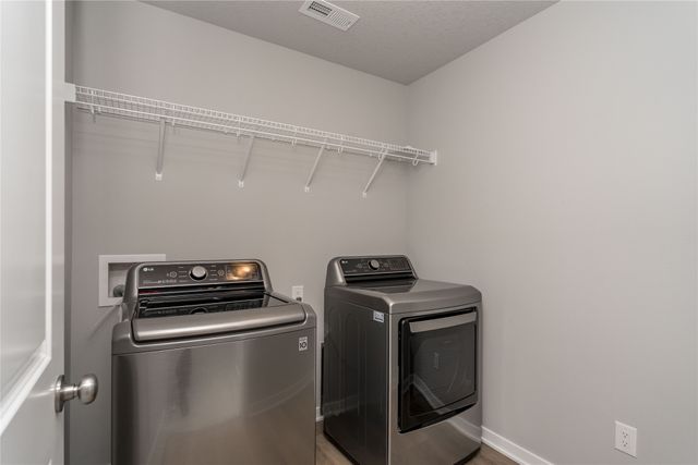 1402 NW Reinhart Drive, Ankeny, IA 50023