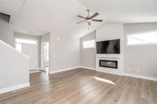 1402 NW Reinhart Drive, Ankeny, IA 50023